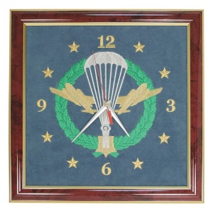 Часы вышит.на бархоте 33х35см ВДВ НОВ-740